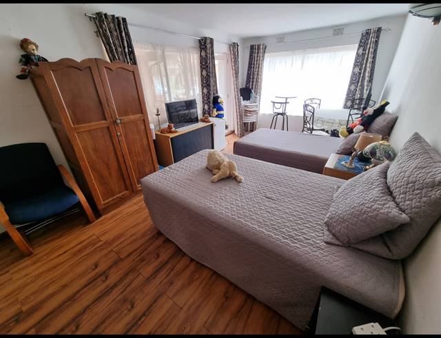 6 BEDROOM HOUSE FOR SALE IN LINMEYER